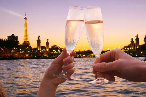 Seine avondcruise met champagne langs de verlichte Eiffeltoren